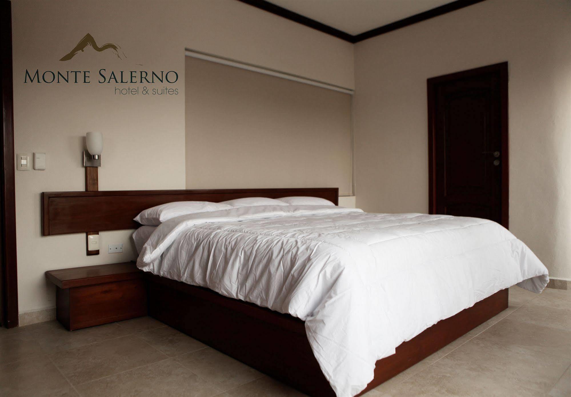 Monte Salerno Hotel & Suites มอนเตโมเรลอส ภายนอก รูปภาพ